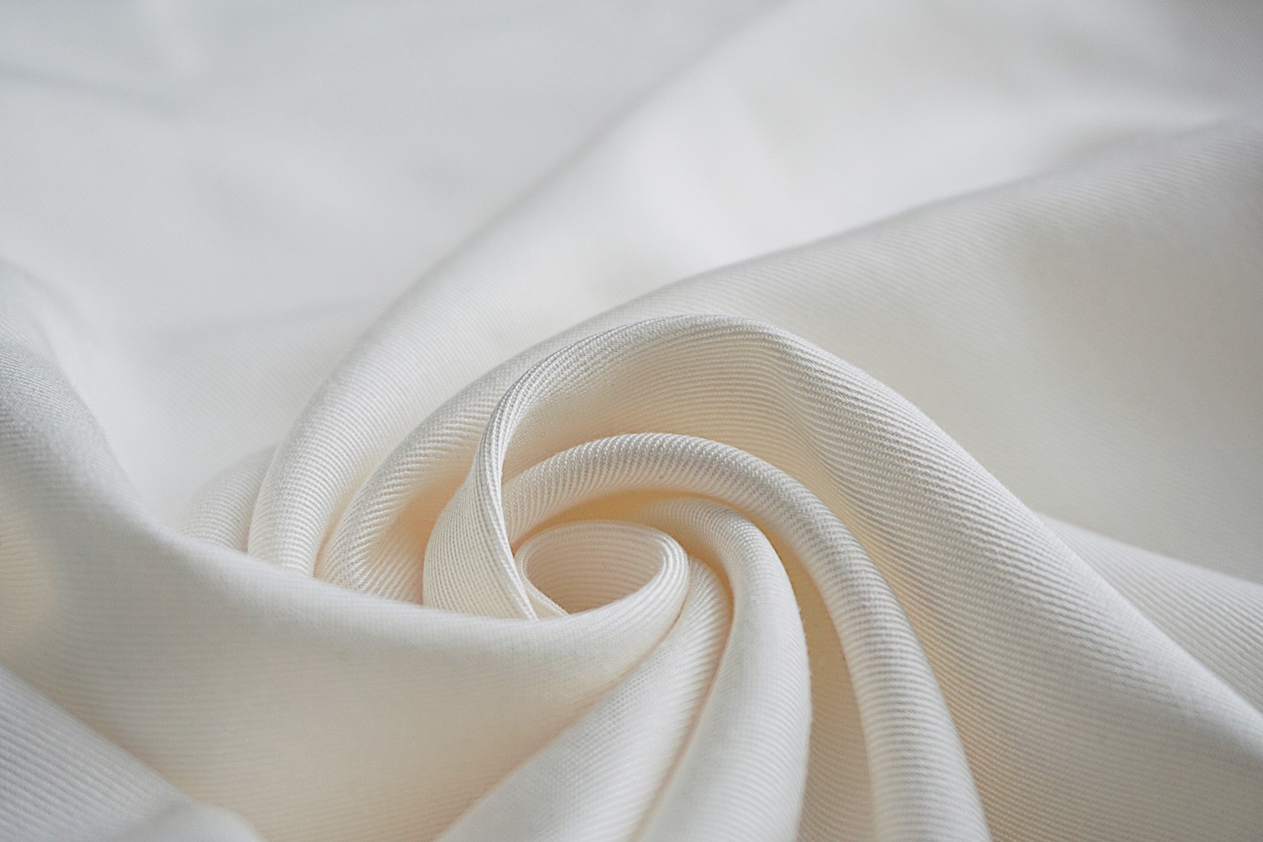 ¿Qué telas se usan más comúnmente para hacer ropa?